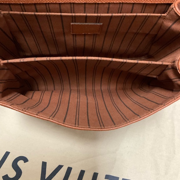 Louis Vuitton Pochette Métis Tan Crossbody Bag - Picture 12 of 16